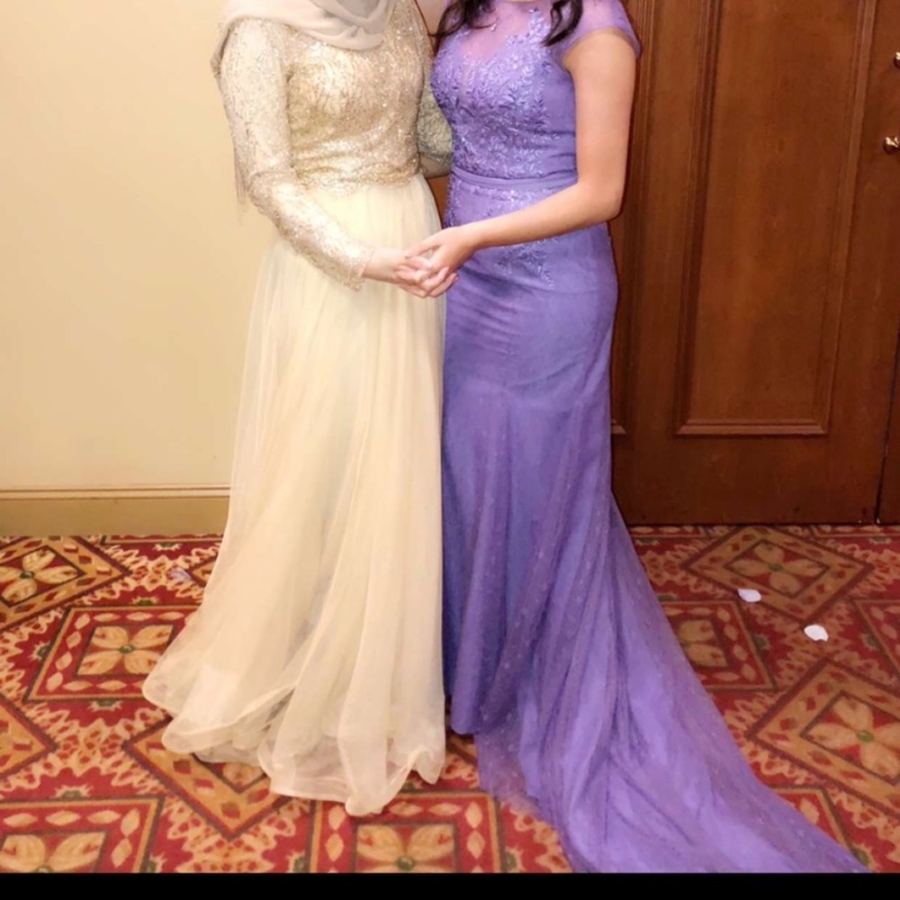 Purple cap sleeve gown with tail